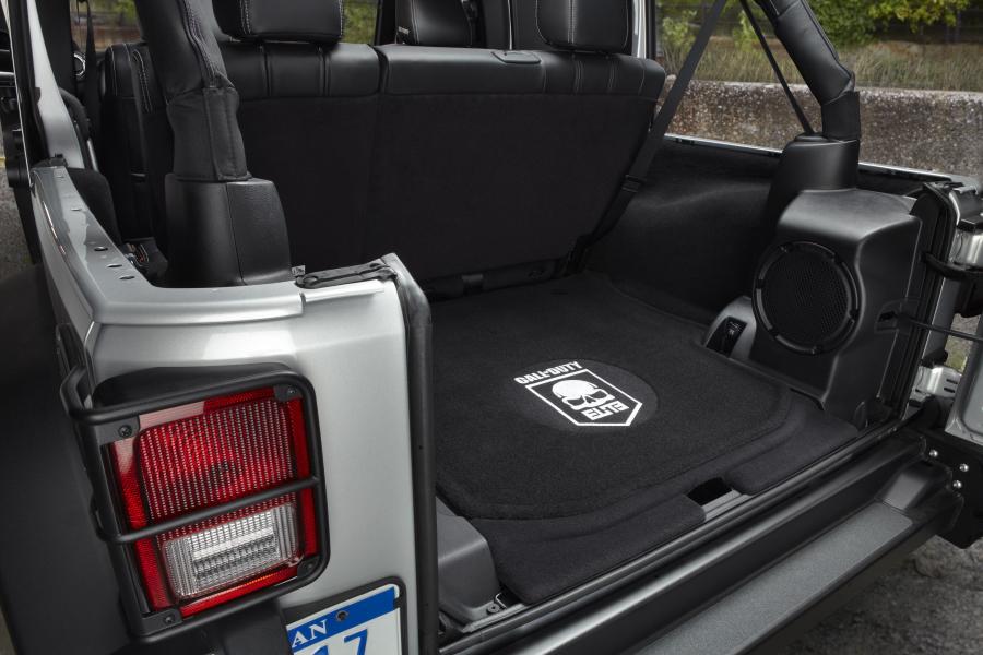 Jeep Wrangler Call of Duty MW3 Special Edition 2011 года  (фото 31 из 33)